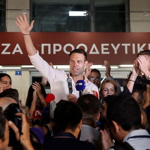 SYRIZA Demands the Seats of 14 MPs Back - "They Ignored the Dignity Deadline"